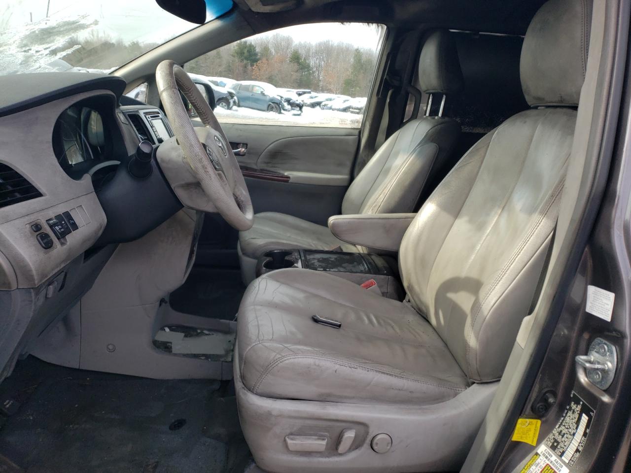 2013 Toyota Sienna - Image 7