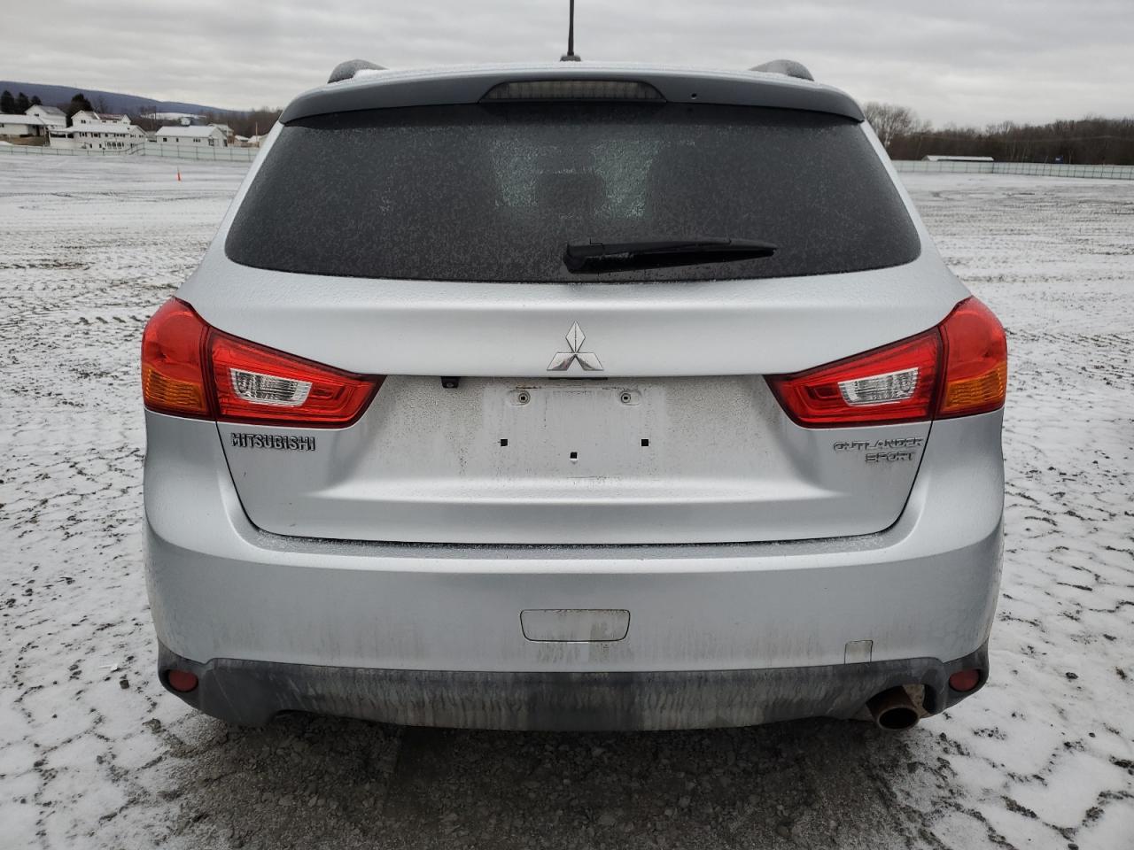 2016 Mitsubishi Outlander - Image 6