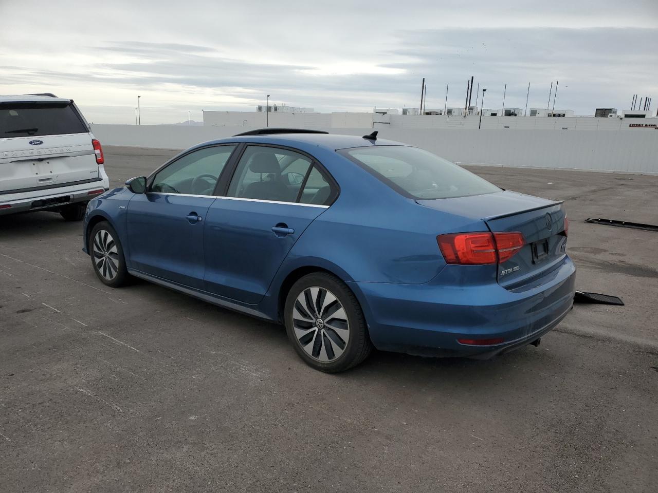 2015 Volkswagen Jetta - Image 2
