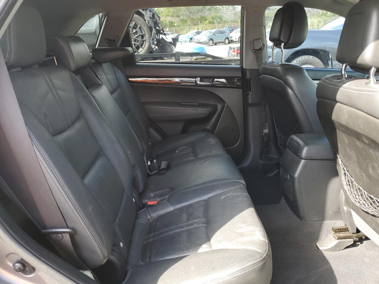 2011 Kia Sorento - Image 11