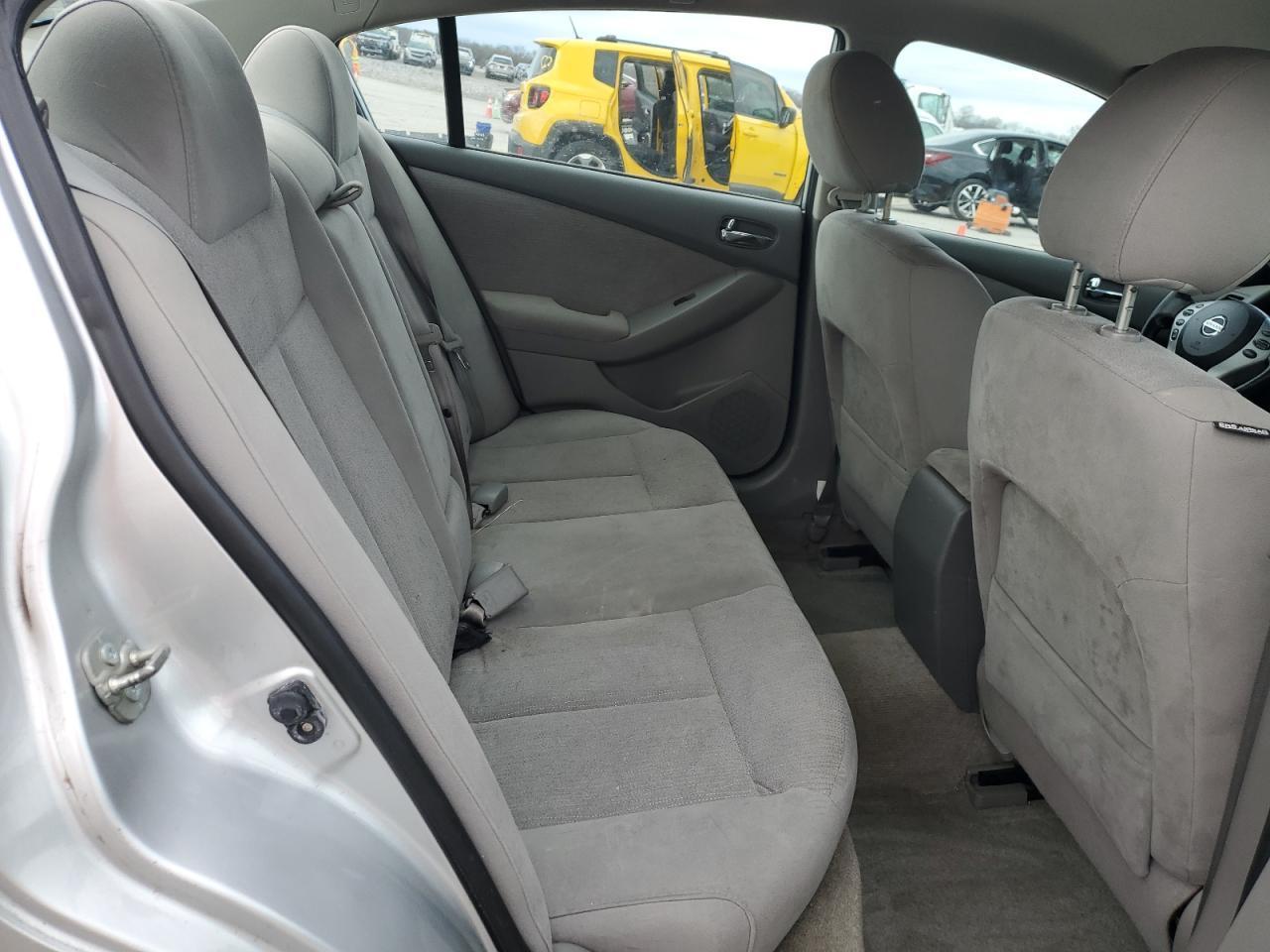 2012 Nissan Altima - Image 10
