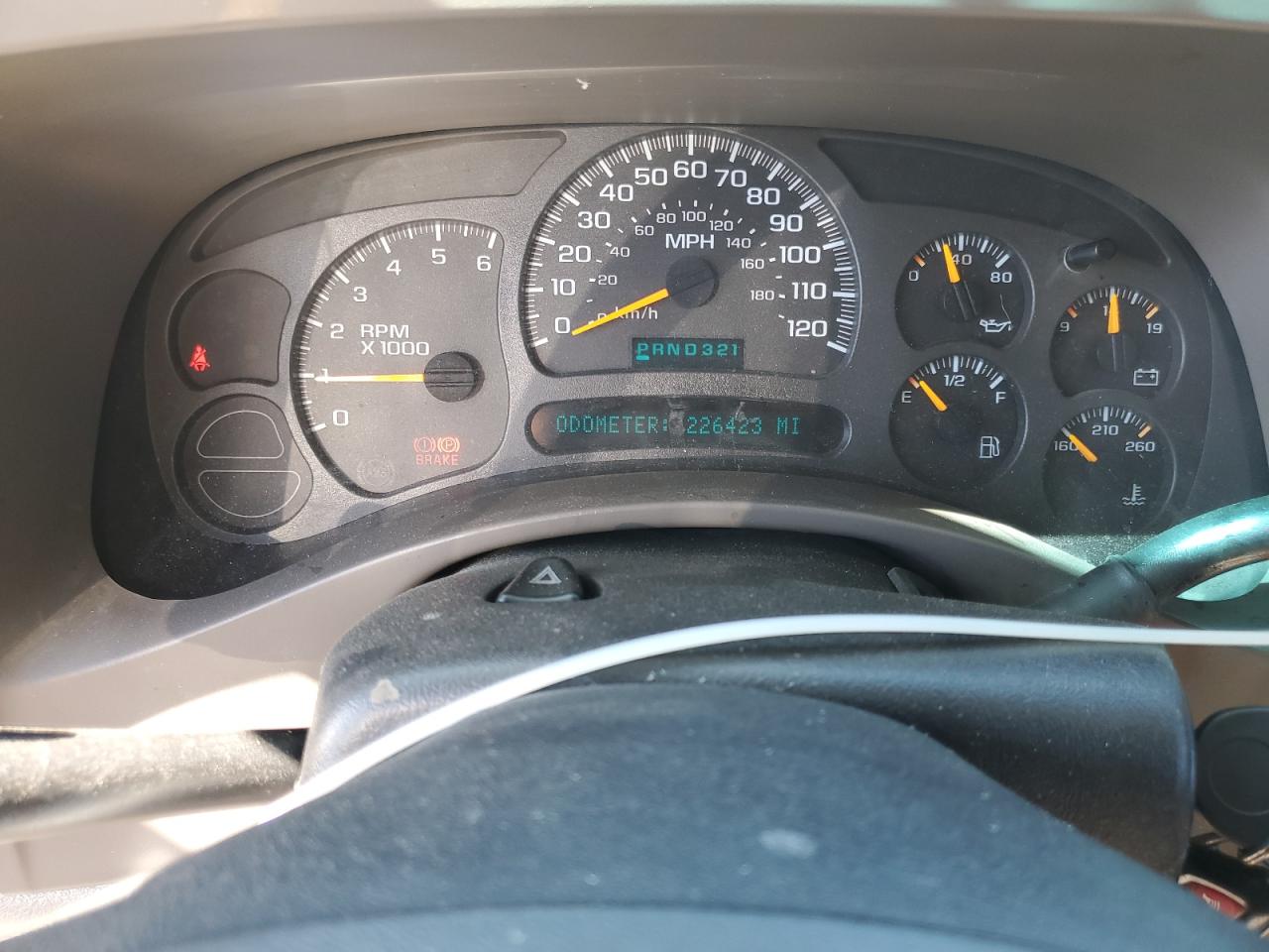 2004 GMC Yukon - Image 9