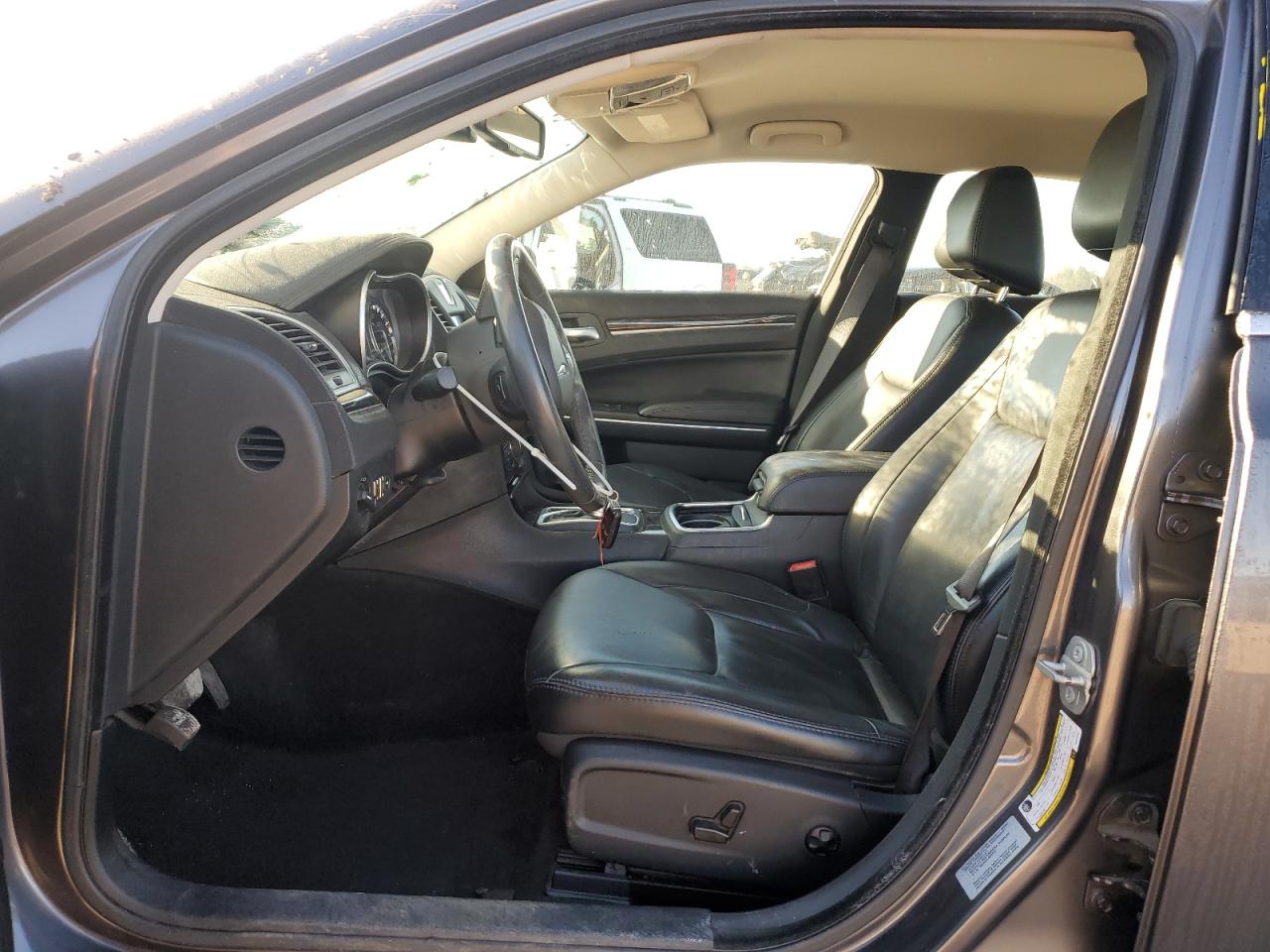 2016 Chrysler 300 - Image 7