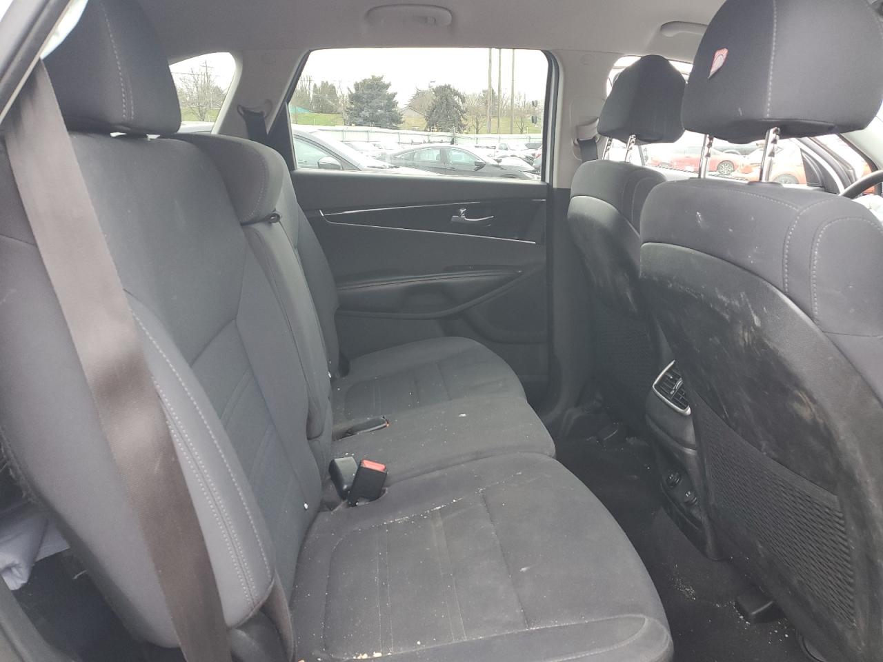 2018 Kia Sorento - Image 11