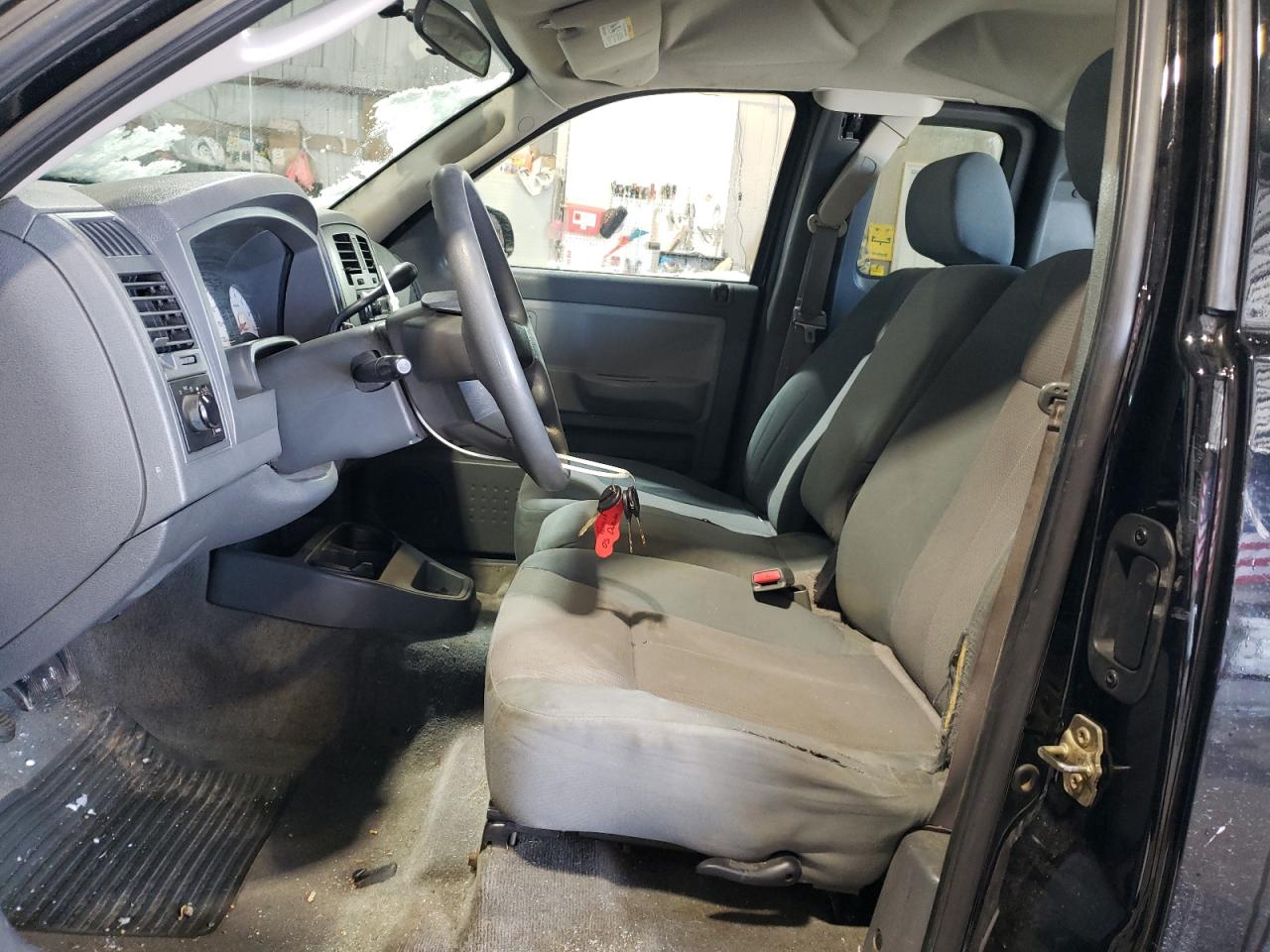 2005 Dodge Dakota - Image 7