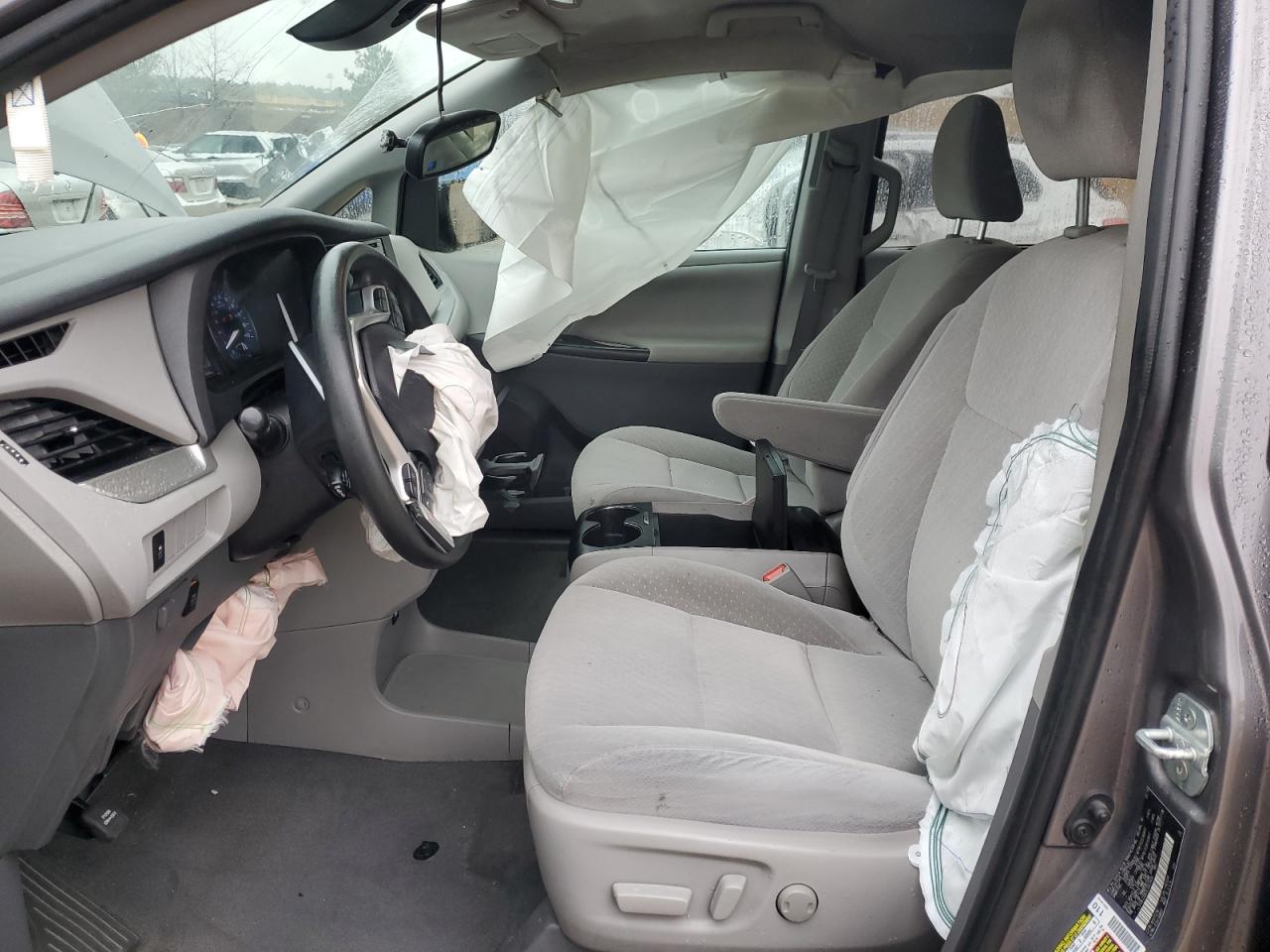 2020 Toyota Sienna - Image 7