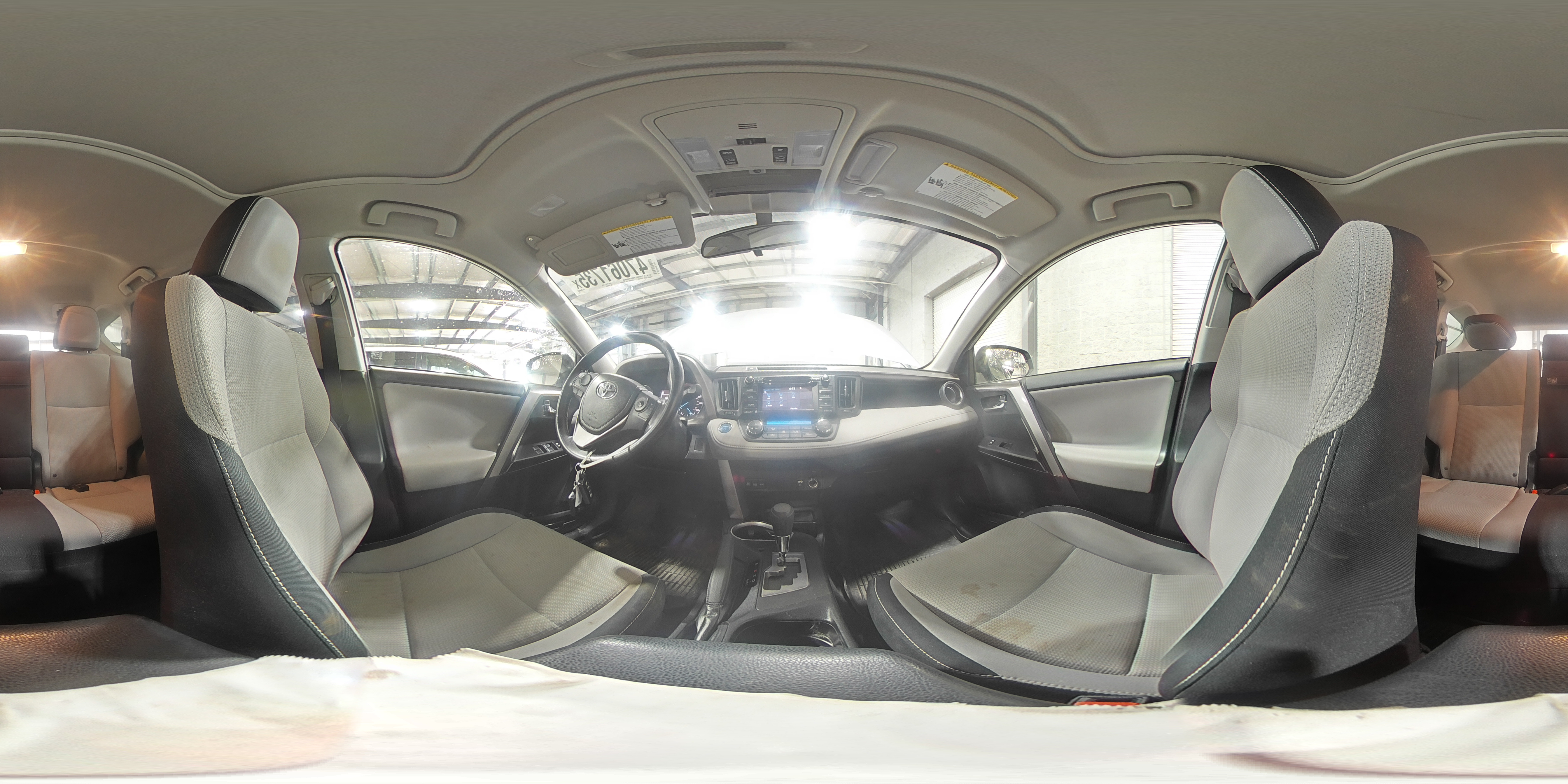 2016 Toyota RAV 4 - Image 16