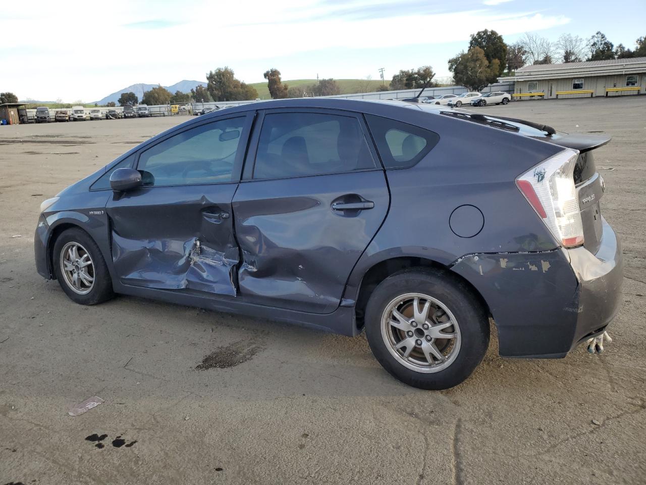 2011 Toyota Prius - Image 2