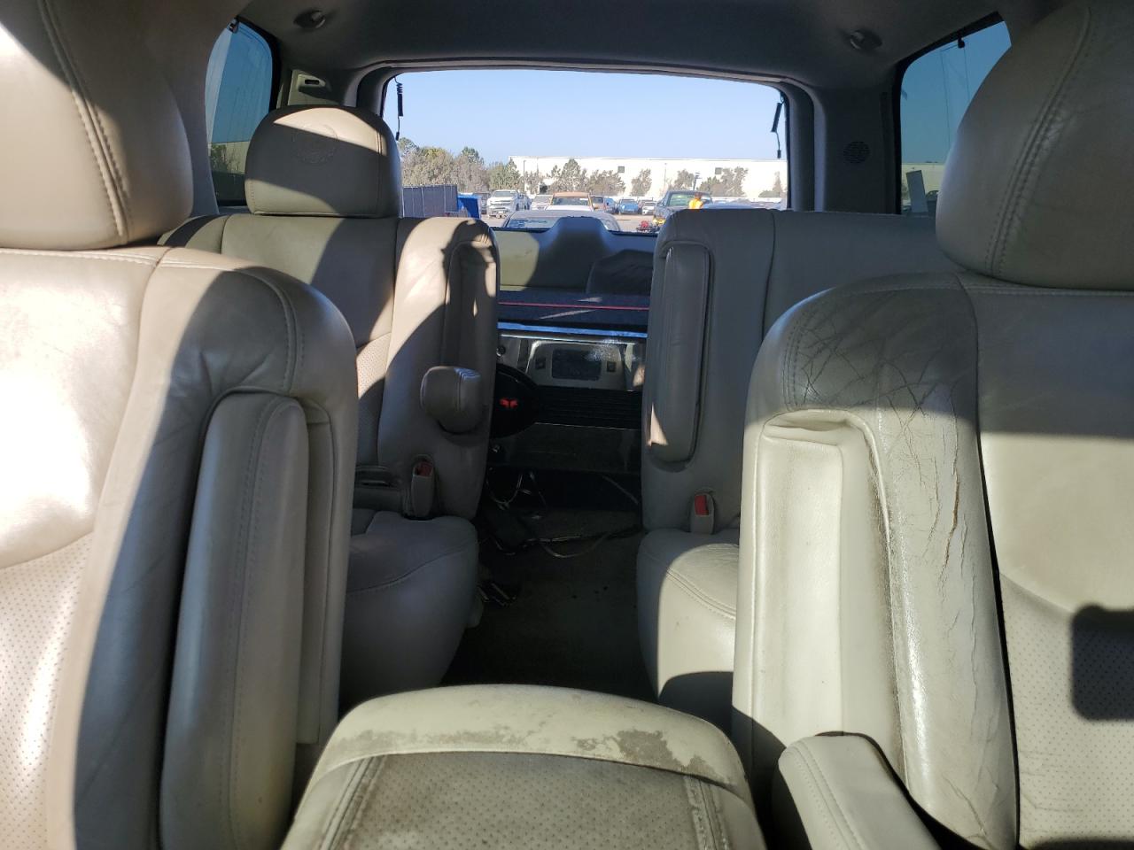 2004 Cadillac Escalade - Image 10