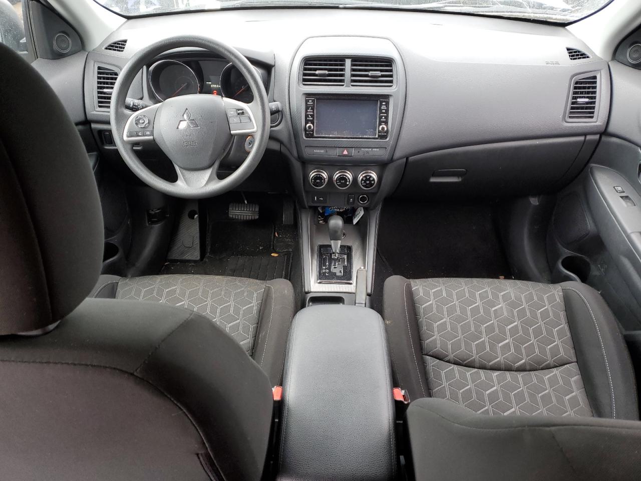 2024 Mitsubishi Outlander - Image 8