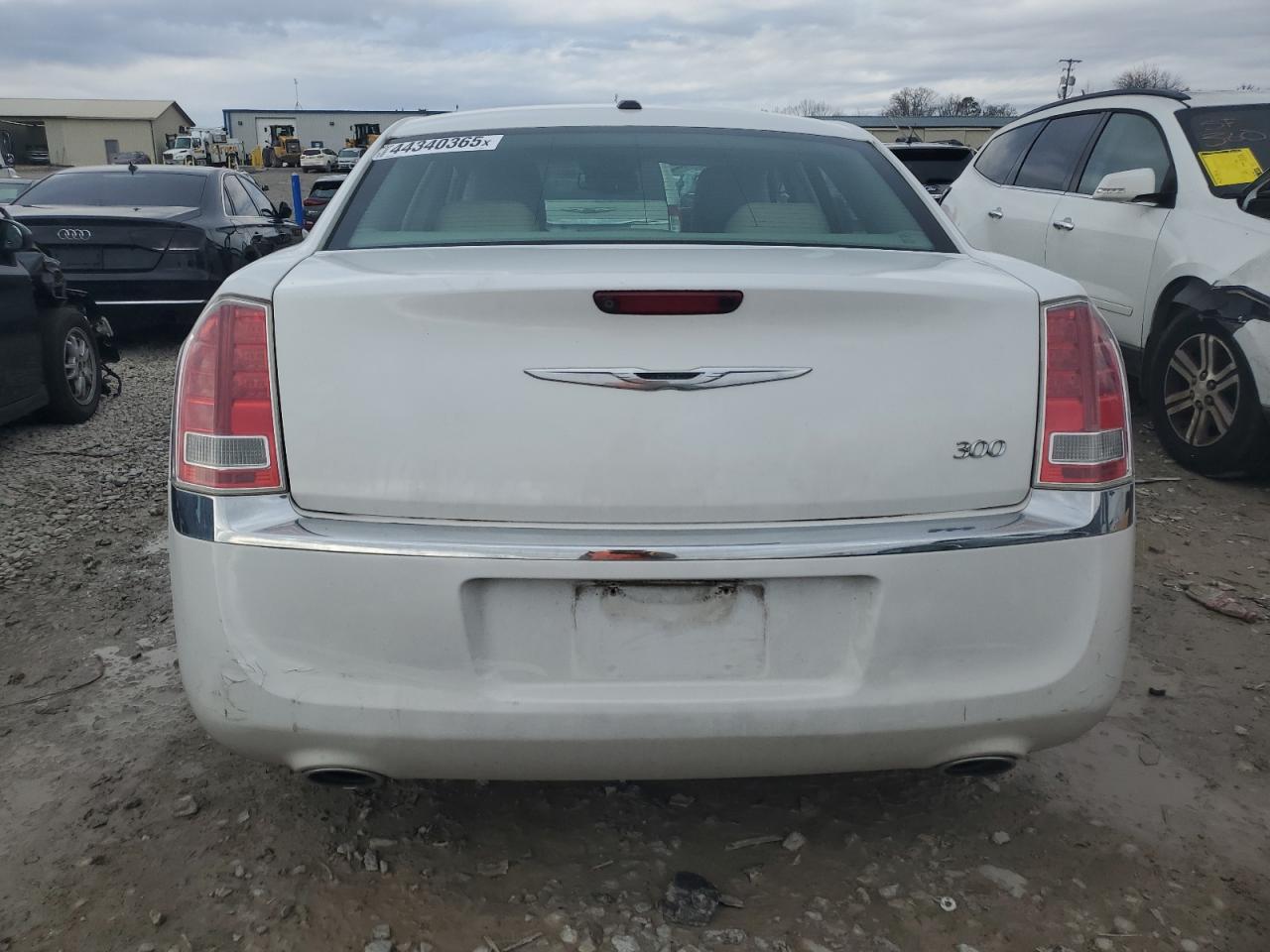 2014 Chrysler 300 - Image 6