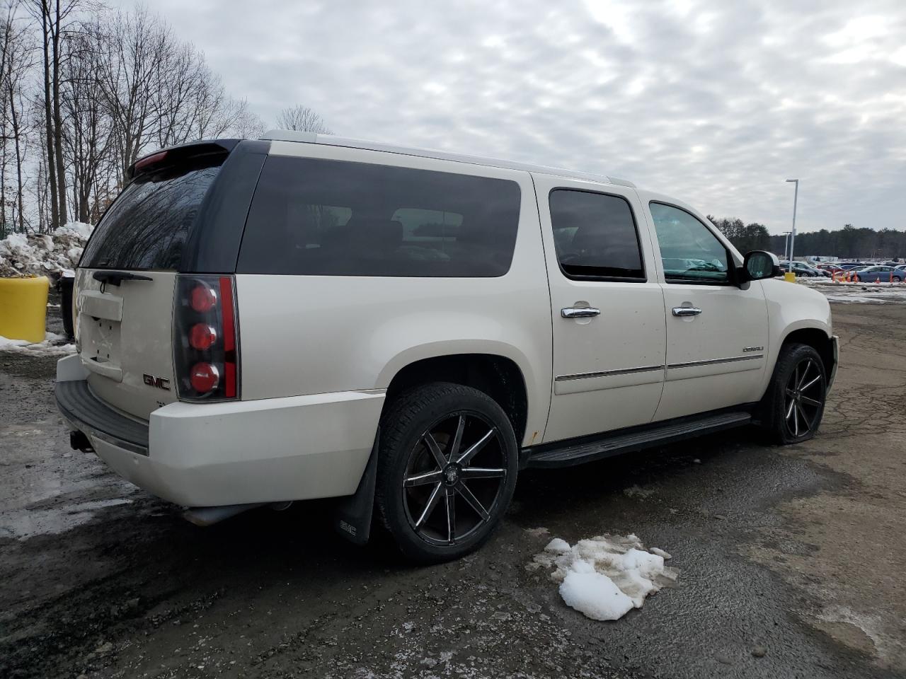2013 GMC Yukon - Image 3