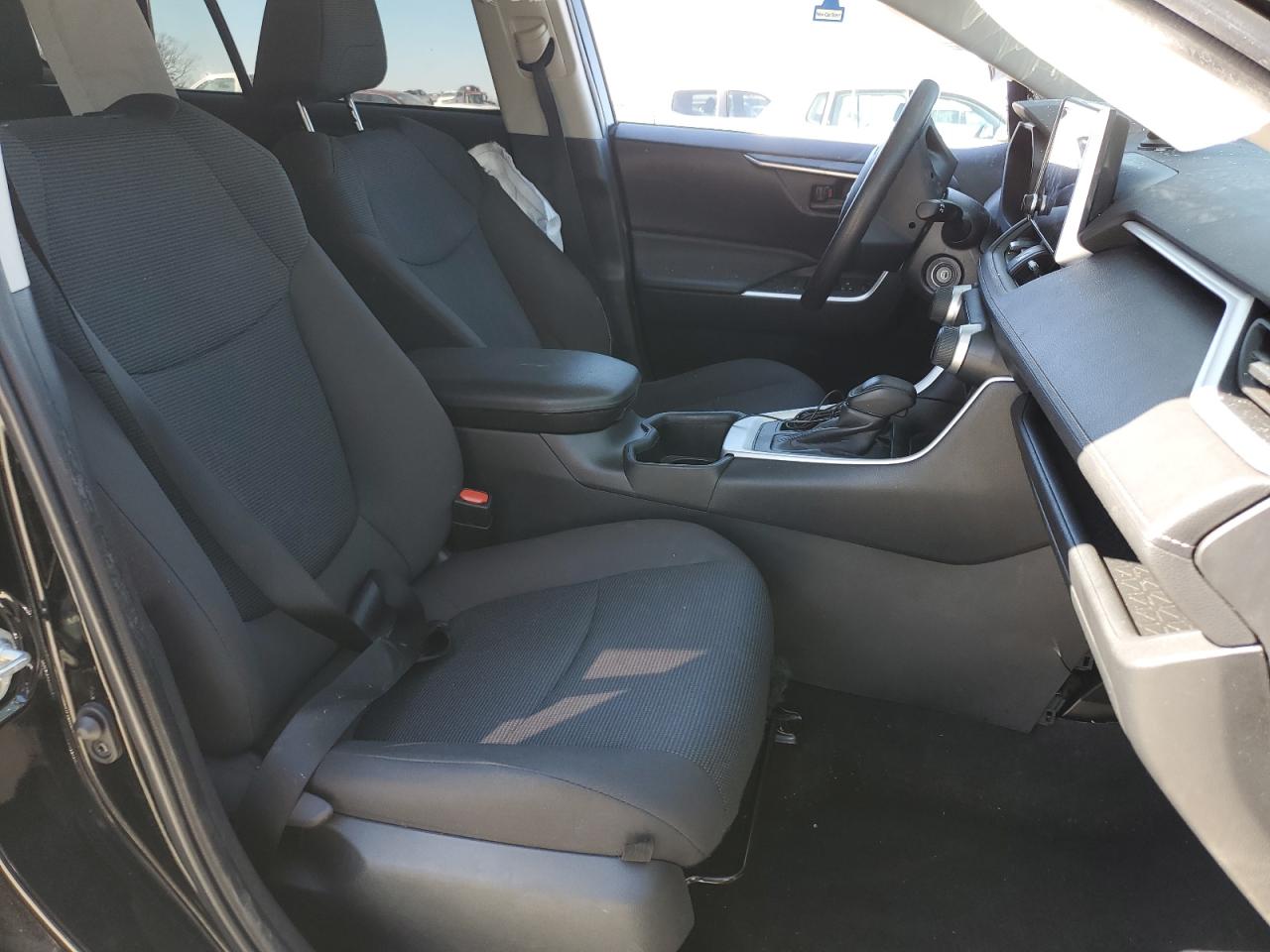 2023 Toyota RAV 4 - Image 7