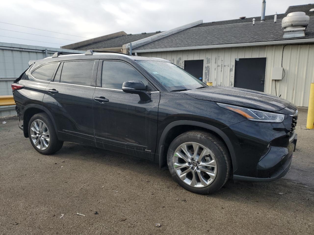 2024 Toyota Highlander - Image 4