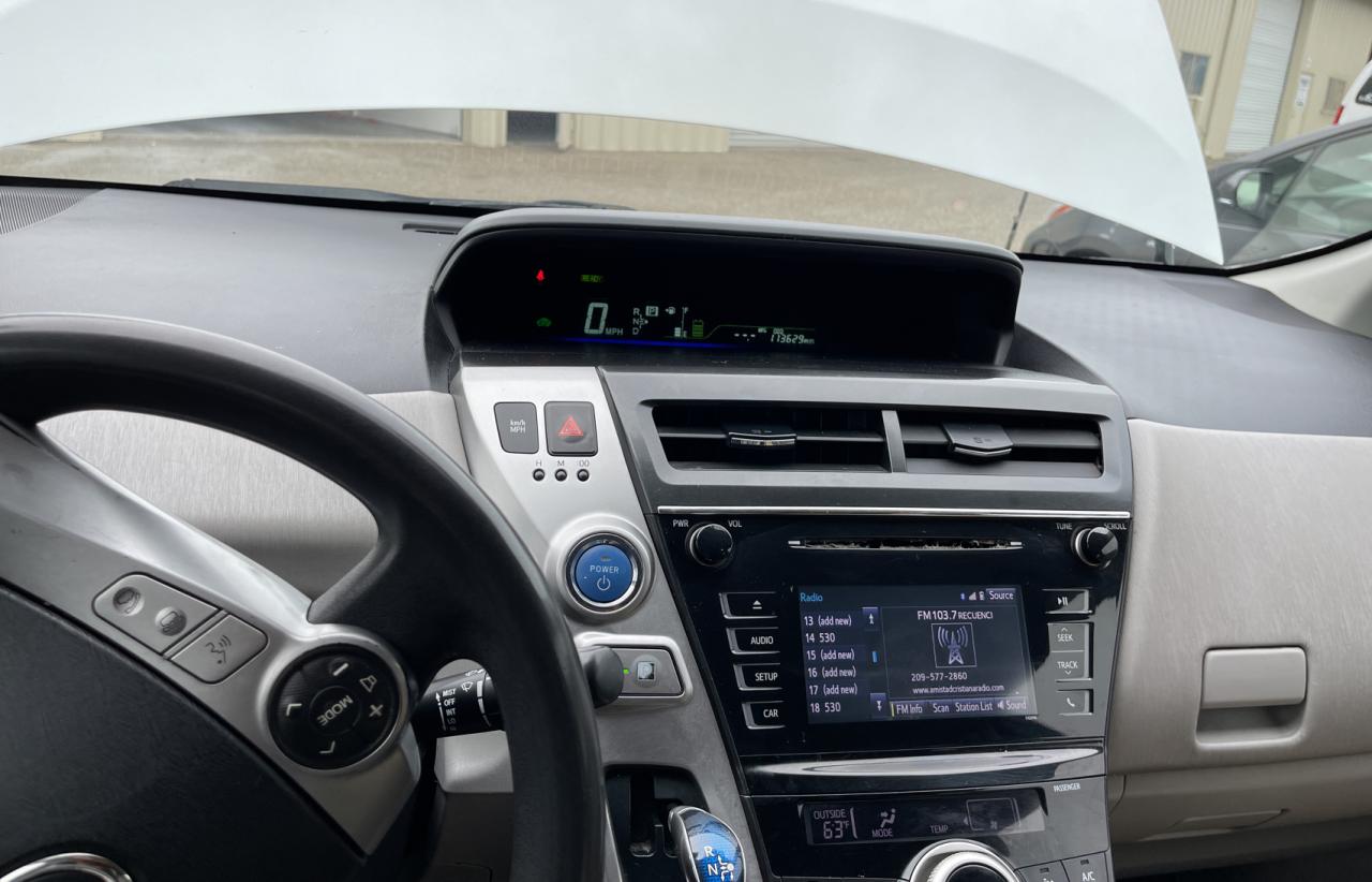 2015 Toyota Prius - Image 9