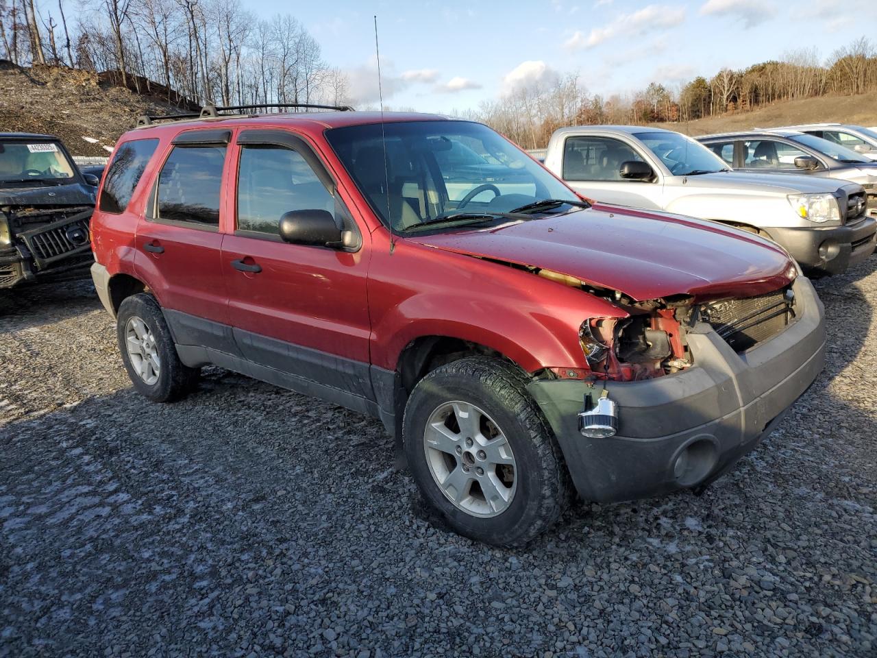 2005 Ford Escape - Image 4