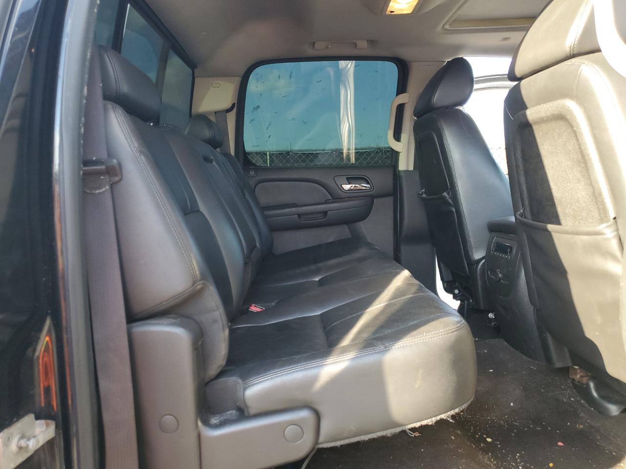 2009 GMC Sierra - Image 11