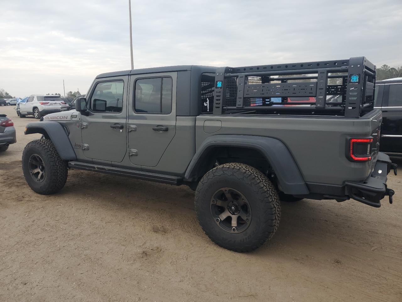 2020 Jeep Gladiator - Image 2