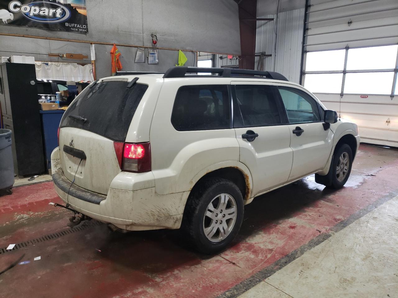 2007 Mitsubishi Endeavor - Image 3