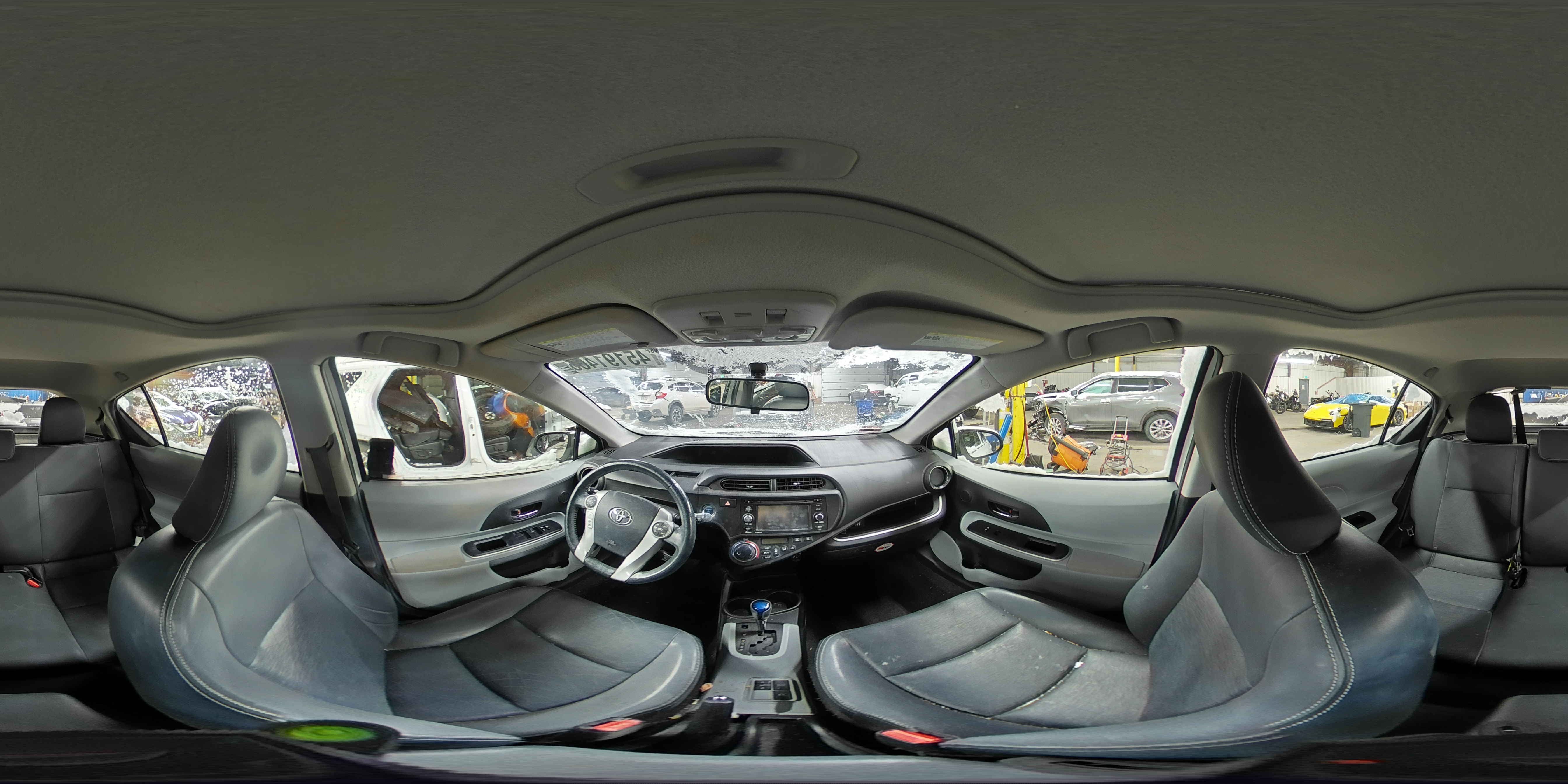 2014 Toyota Prius - Image 12