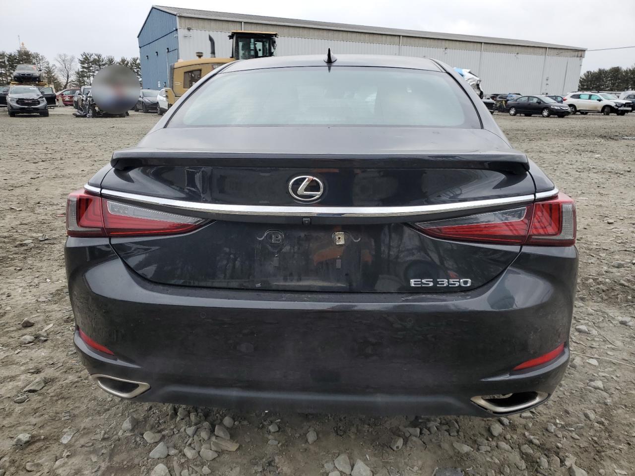 2021 Lexus ES - Image 6