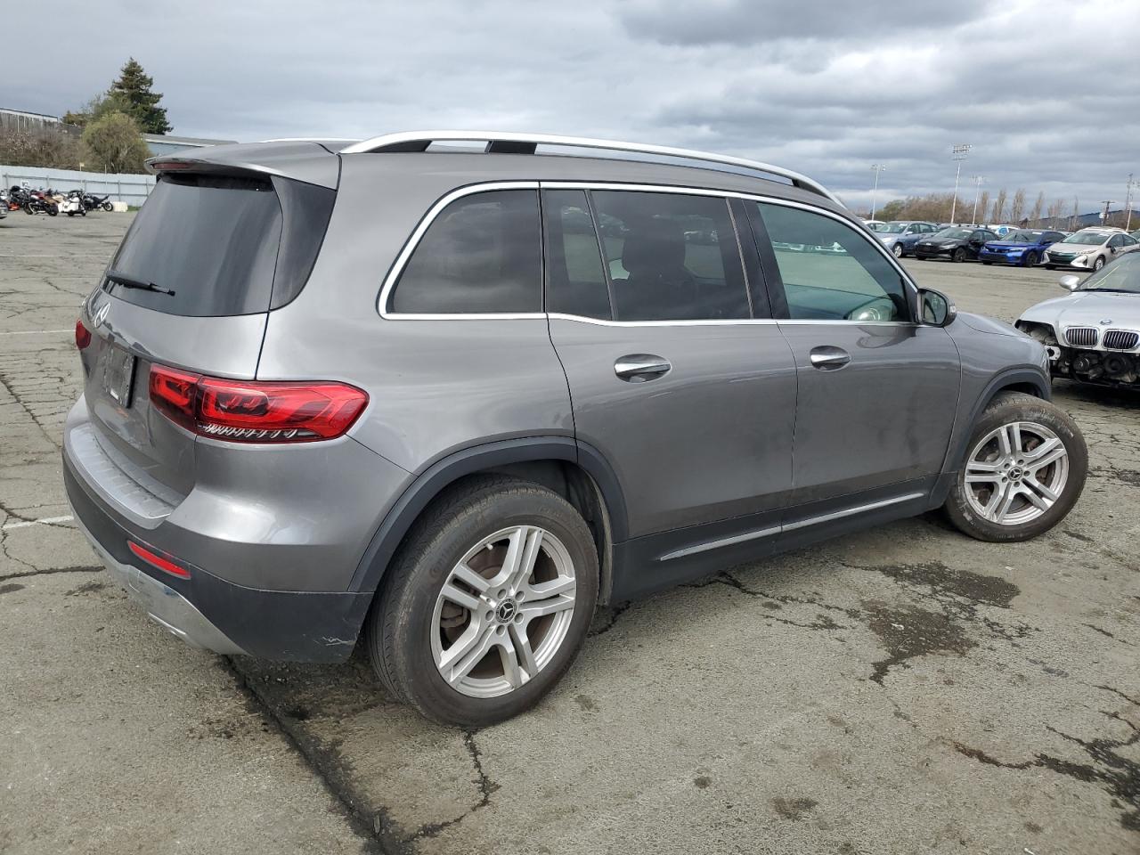 2023 Mercedes-Benz GLB - Image 3