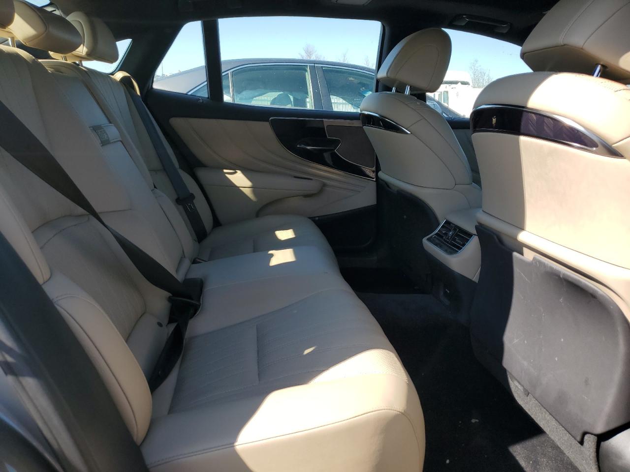 2023 Lexus LS - Image 10
