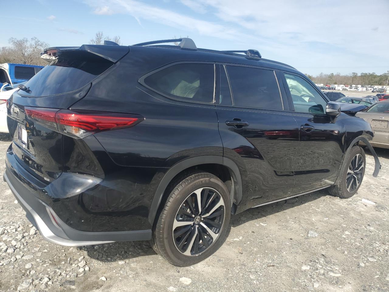 2021 Toyota Highlander - Image 3