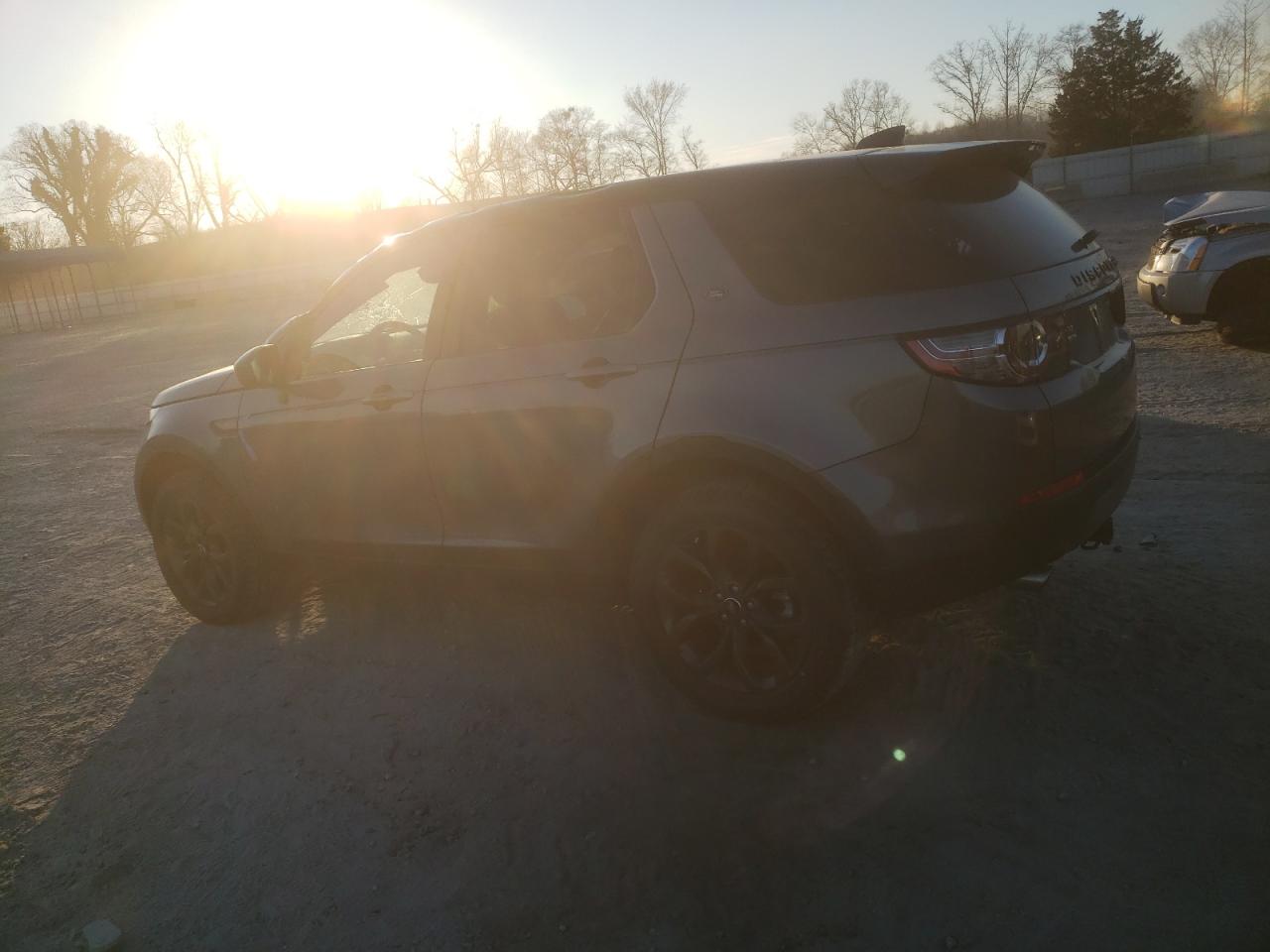 2019 Land Rover Discovery - Image 2