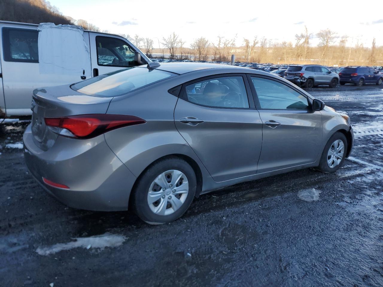 2016 Hyundai Elantra - Image 3