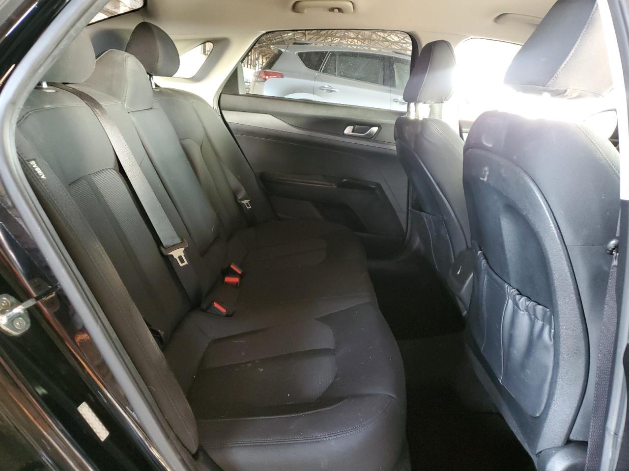 2022 Kia K5 - Image 10
