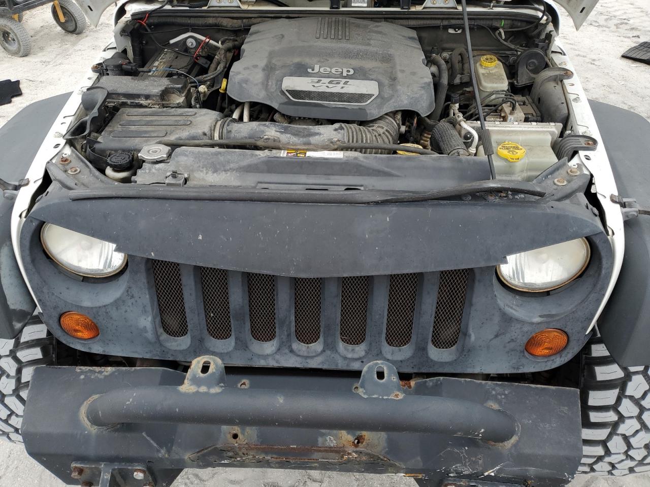 2013 Jeep Wrangler - Image 12