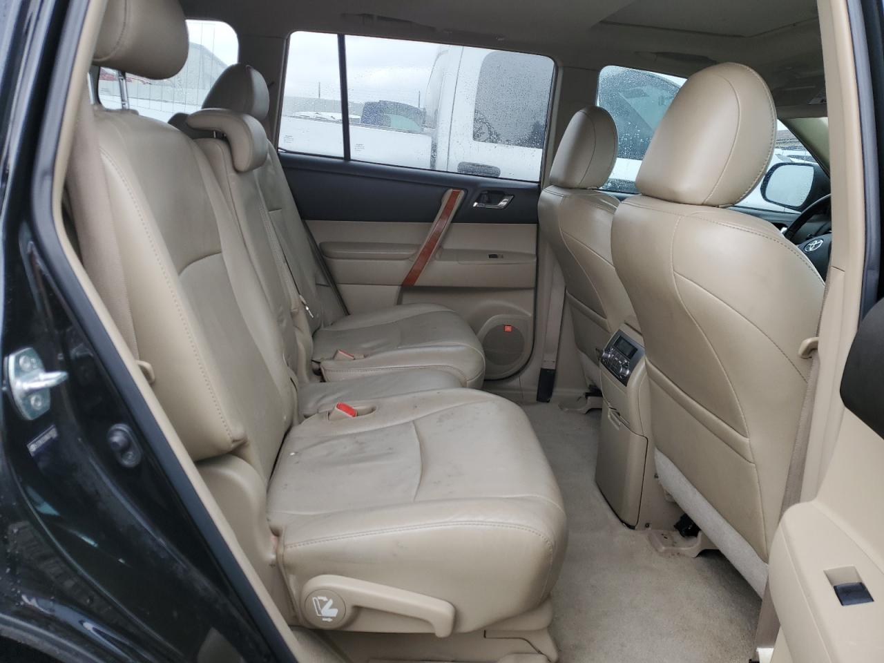 2010 Toyota Highlander - Image 11