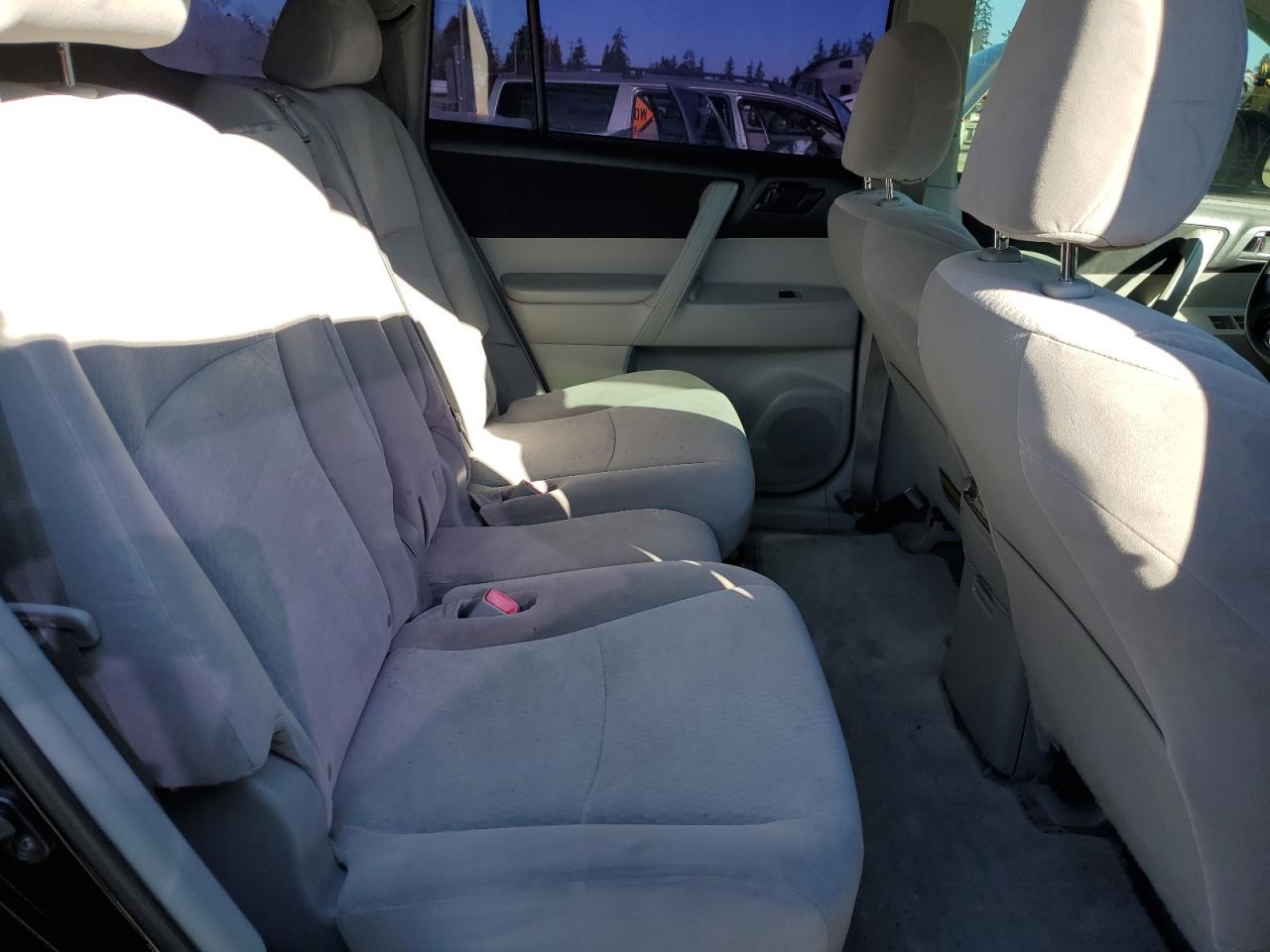 2010 Toyota Highlander - Image 11