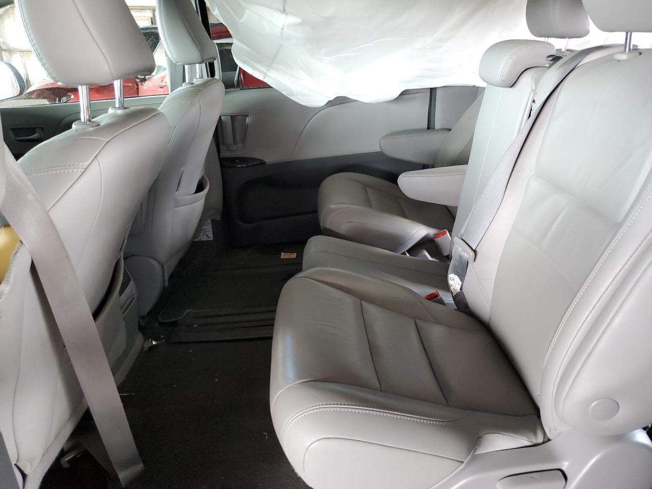 2018 Toyota Sienna - Image 12