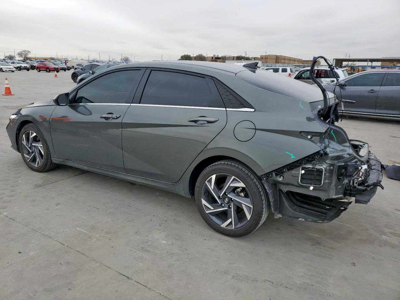 2024 Hyundai Elantra - Image 2