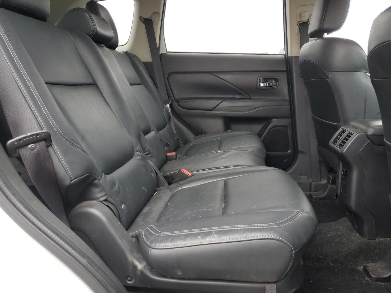 2019 Mitsubishi Outlander - Image 11