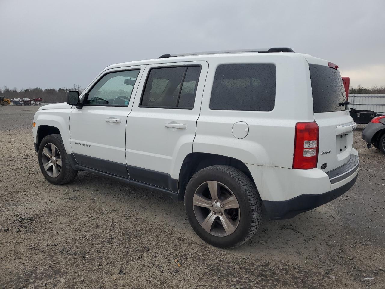 2017 Jeep Liberty (Patriot) - Image 2