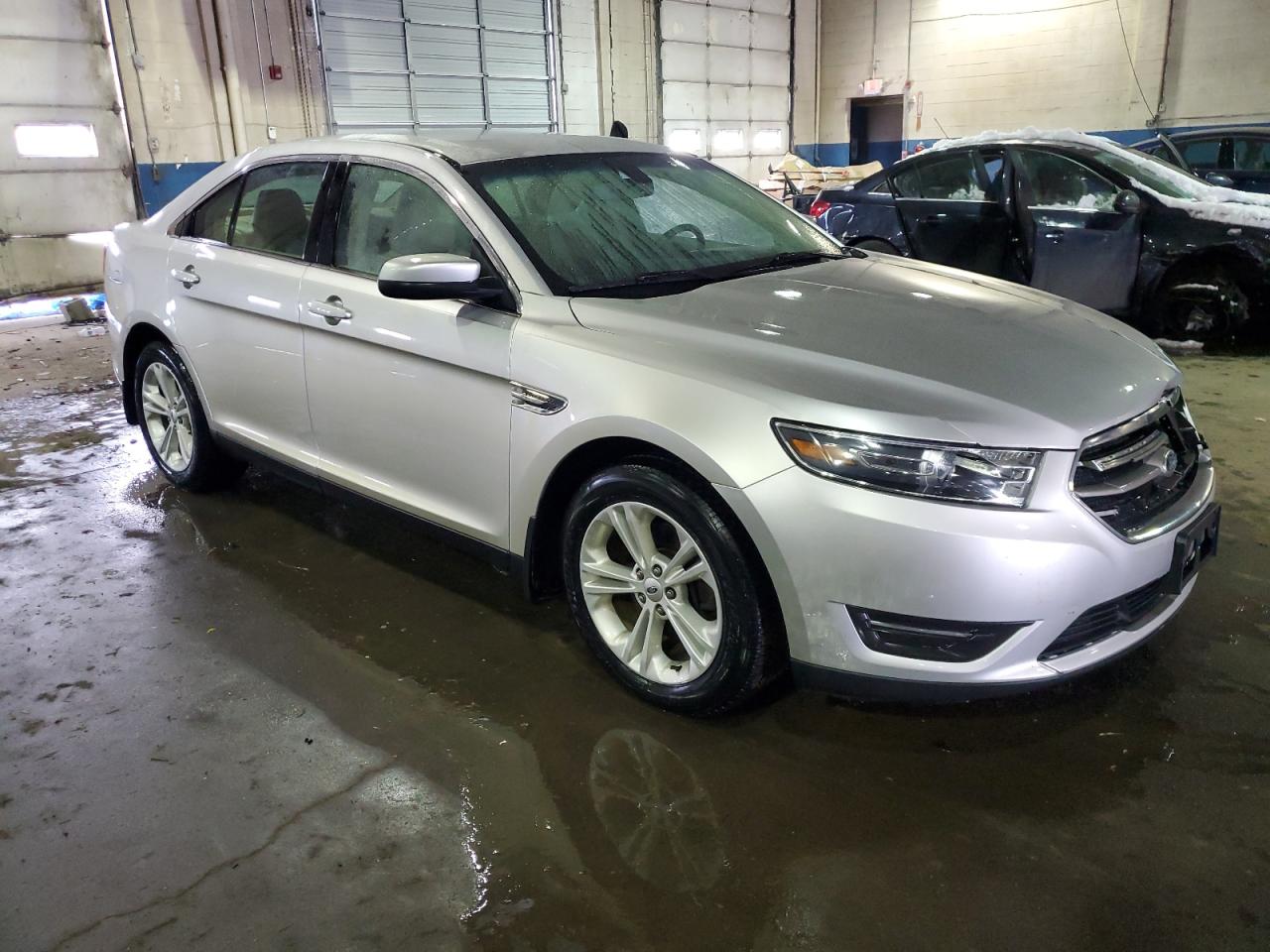2015 Ford Taurus - Image 4