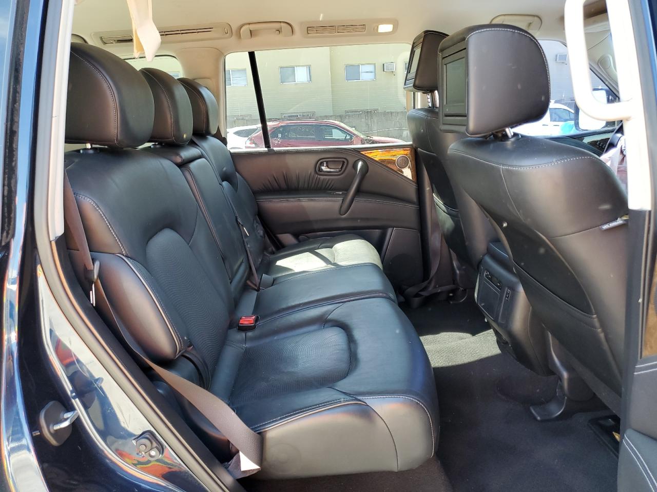 2016 Infiniti QX80 - Image 11