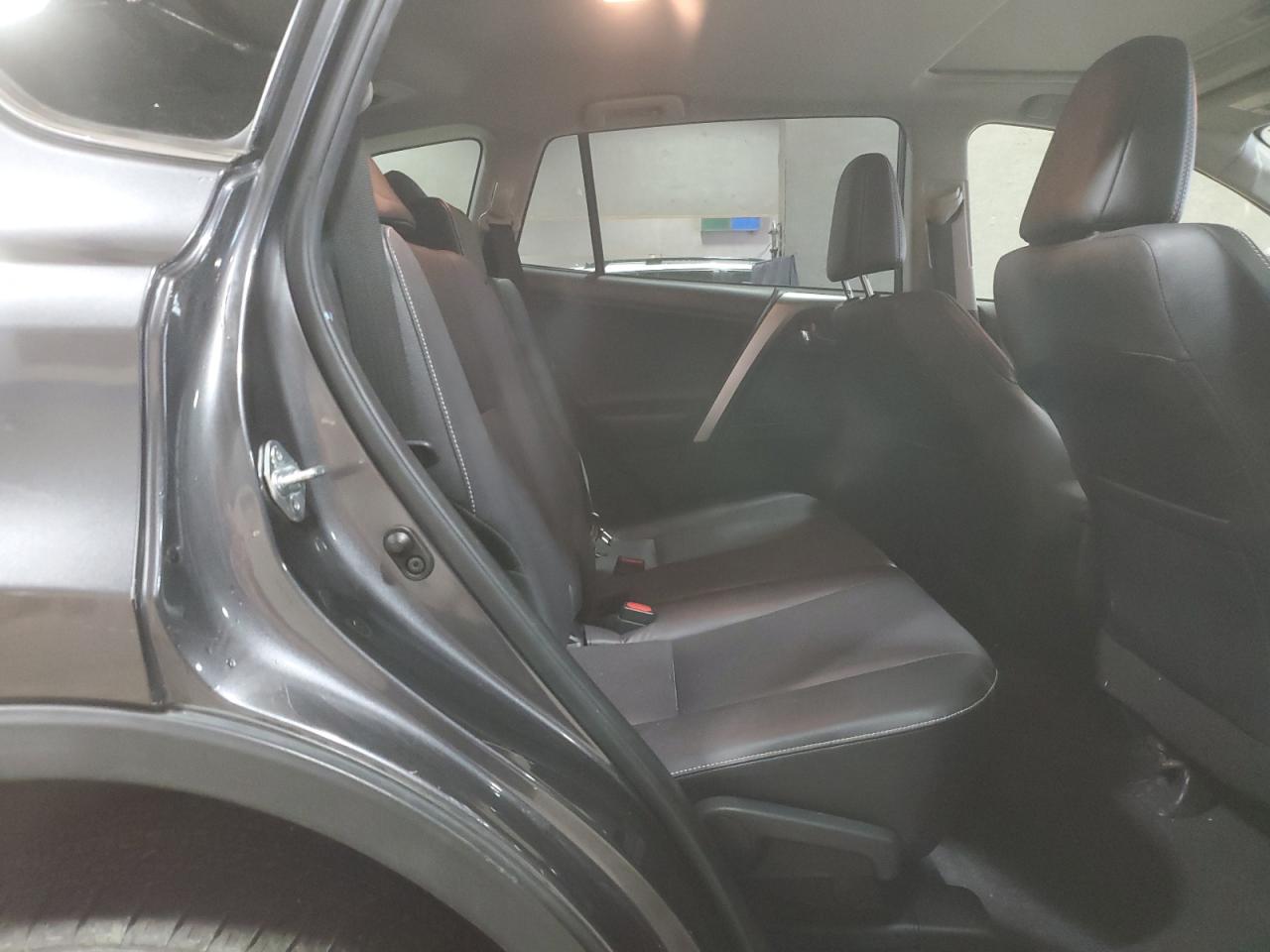 2018 Toyota RAV 4 - Image 11