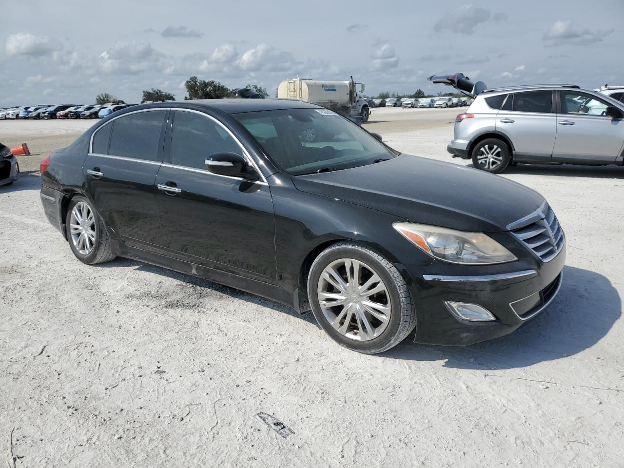 2013 Hyundai Genesis - Image 4