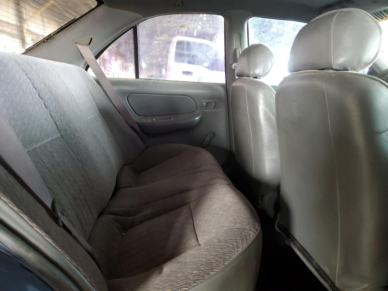 1999 Nissan Sentra - Image 10
