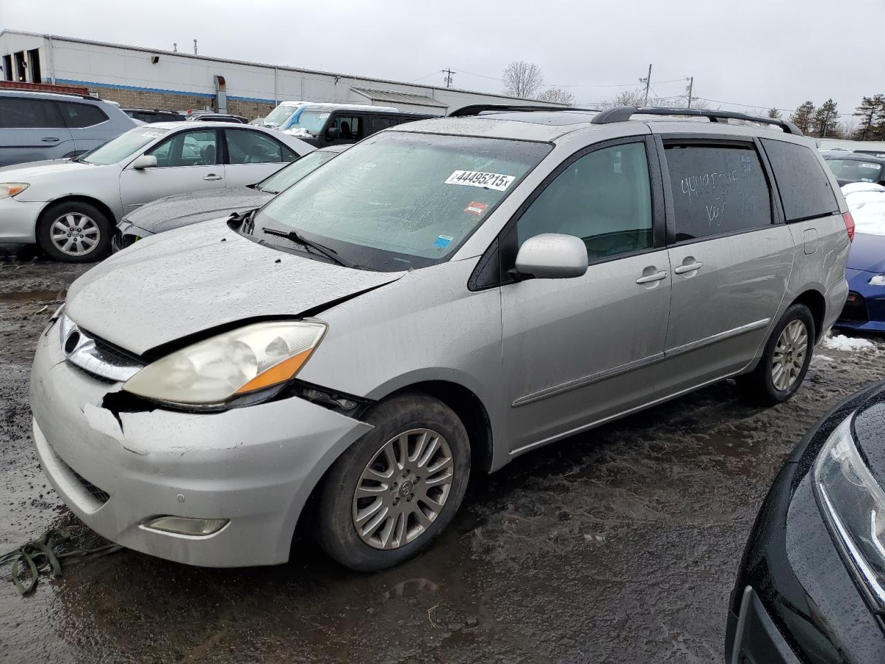 2009 Toyota Sienna - Image 1