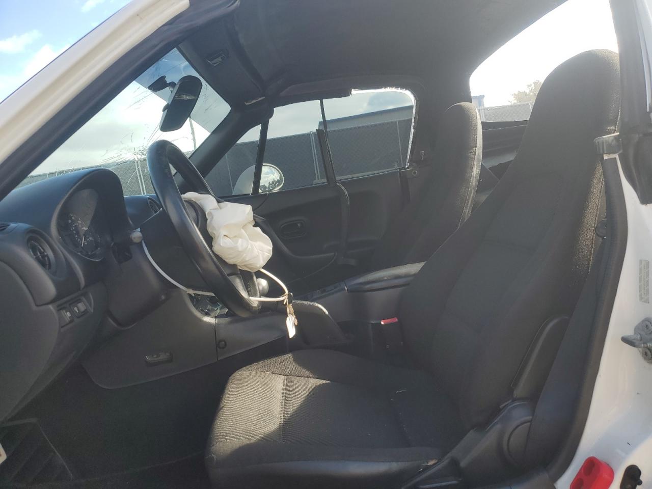 2000 Mazda MX-5 - Image 7