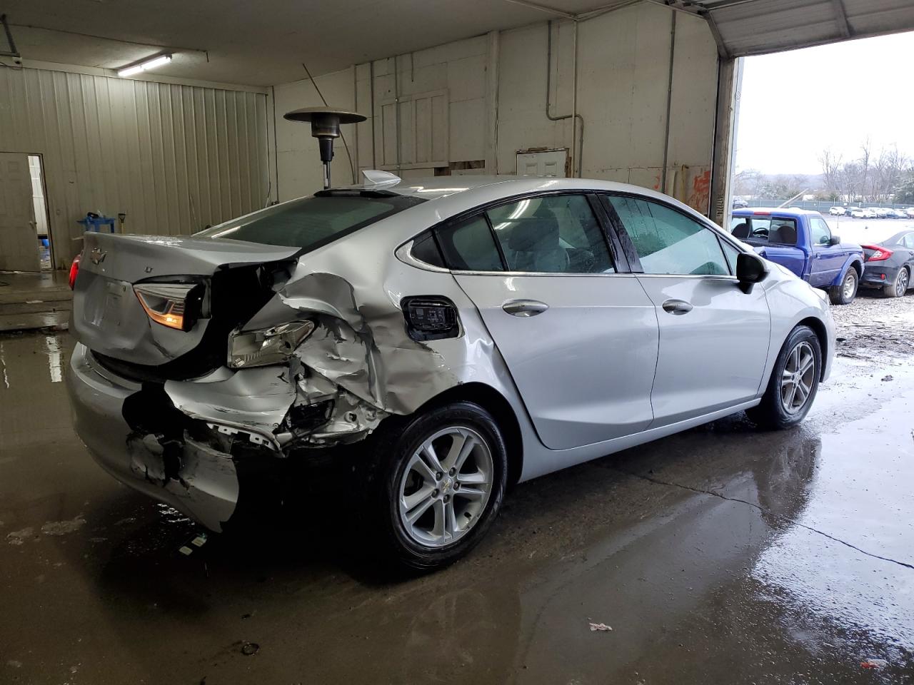2018 Chevrolet Cruze - Image 3