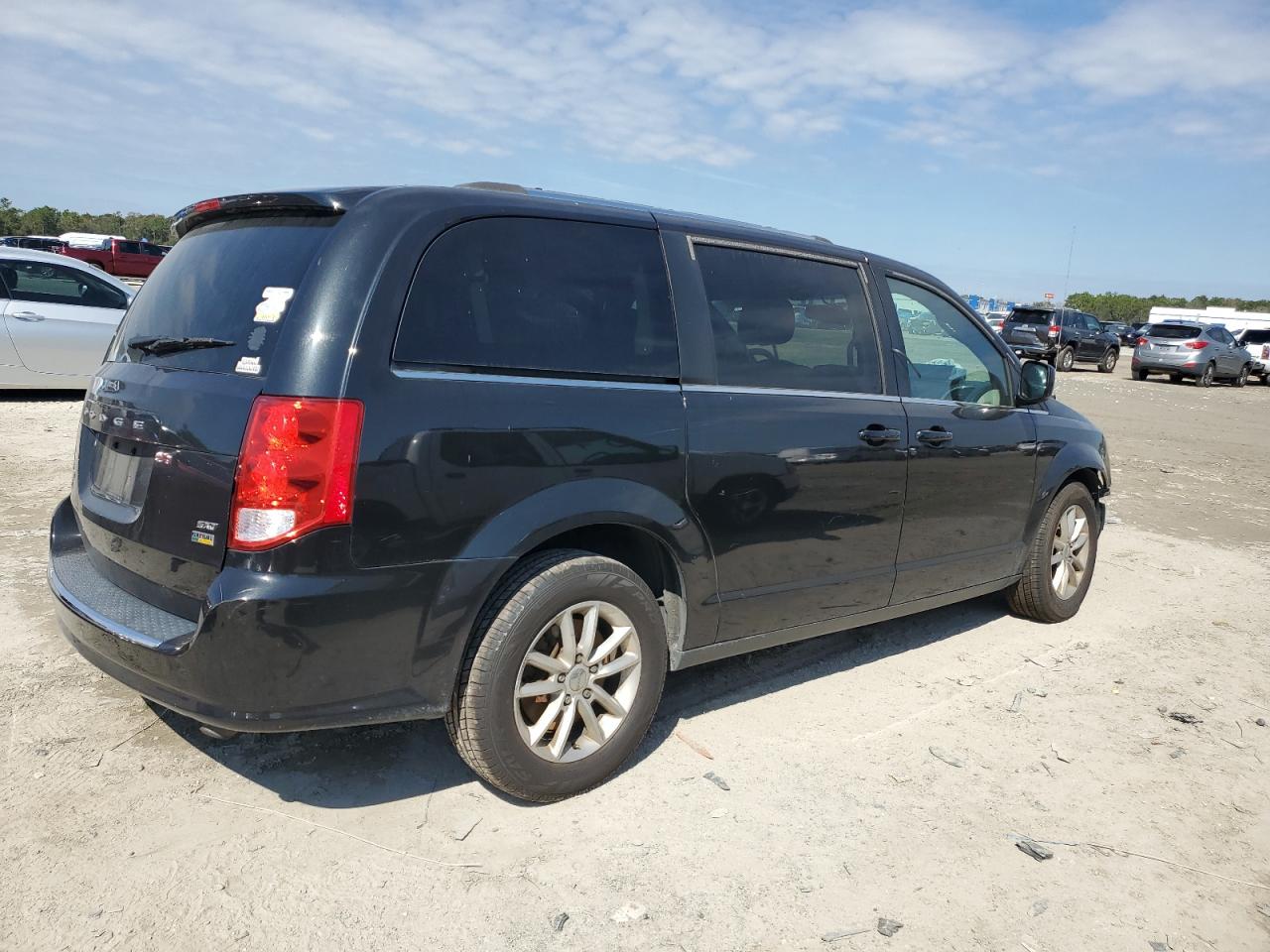 2018 Dodge Caravan - Image 3