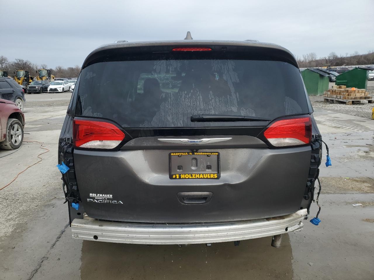 2018 Chrysler Pacifica - Image 6
