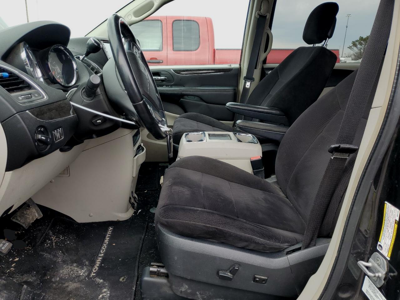 2011 Chrysler Town & Country - Image 7