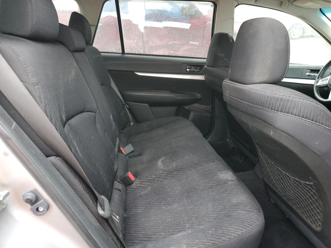 2010 Subaru Outback - Image 11